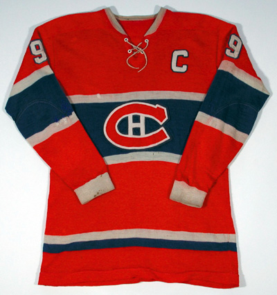 photo credit: Stephane Juteau, Canadian Museum of Civilization, Maurice Richard Collection  http://www.civilization.ca/cmc/exhibitions/cpm/catalog/ip/1233994ae.shtml 